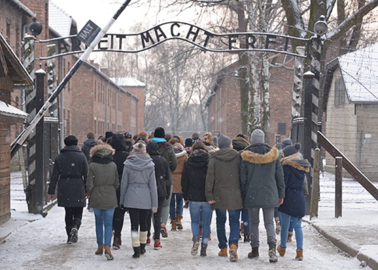 5_10_auschwitz_show4_visitors-at-Auschwitz-I-Photo-by-Pawel-Sawicki-Â©-Auschwitz-Birkenau-State-Museum-Musealia.JPG